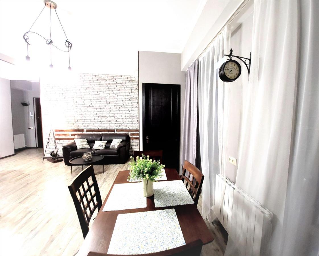 Avlabari Apartment - New One Tbilisi Esterno foto